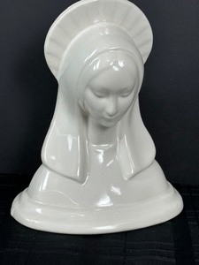 lot 184 image: Vintage Monmouth Pottery Madonna Planter  Vase