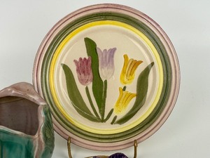 lot 175 image: Vintage Della-Ware Tulip Design Plate, Stangl Planter and Spoon Rest