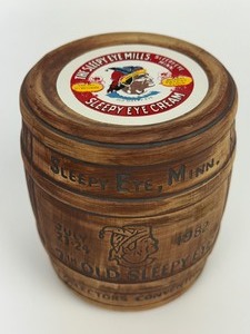 lot 167 image: Vintage Sleepy Eye 7th Annual Convention Milling Company Cream Barrel