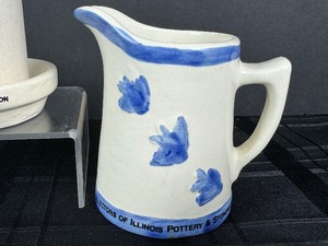 lot 136 image: Vintage Collectors of Illinois Pottery and Stoneware 1996 Convention Miniature Pottery Feeder & Pitcher