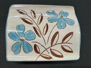 lot 127 image: Vintage Stangl Cigarette Box