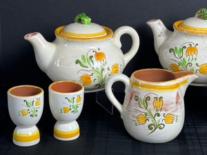 lot 108 image: Vintage Stangl Pottery Tulip Teapots, Pitcher and More