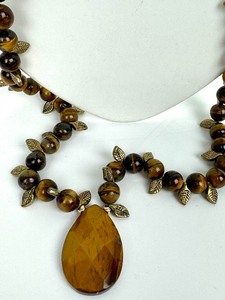 lot 74 image: Lovely Tigers Eye Beaded Necklace