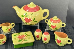 lot 116 image: Vintage Stangl Pottery Magnolia Cigarette Box, Teapot, Salt and Pepper Set, Teapot and More