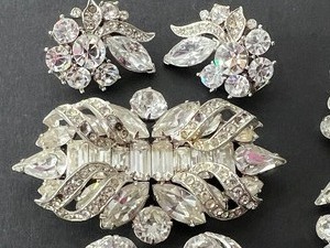 lot 234 image: Vintage Eisenberg Ice Rhinestone Jewelry