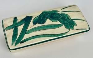 lot 188 image: Vintage Stangl Pottery Cigarette Box