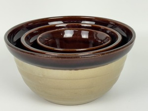 lot 203 image: Western Stoneware Three Piece Nesting Mixing Bowl Set