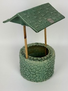 lot 204 image: Vintage Monmouth Pottery Wishing Well