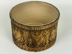 lot 199 image: Vintage Monmouth Western Pottery Fern Dish with Burnt Wood Effect