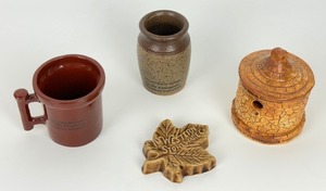 lot 225 image: Western Stoneware Collectors of Illinois Convention Collectibles
