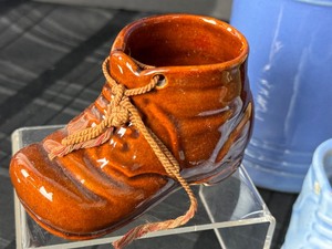 lot 226 image: Variety of Vintage Pottery Items including Western Stoneware Shoe Planters