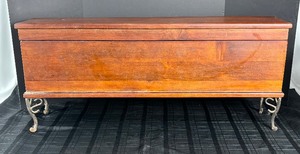 lot 262 image: Decorative Hinged Wooden Box