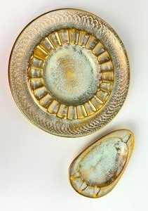 lot 252 image: Two Vintage Mid Century Stangl Pottery Ashtrays including Stangl Pottery Ashtray 4026