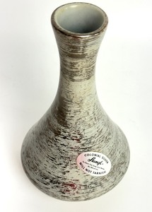 lot 245 image: Vintage Stangl Pottery Colonial Silver 8 Inch Vase, Stangl Pottery President Week Winner 1970 Colonial Silver Vase
