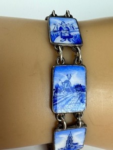 lot 340 image: Vintage Holland Scene Panel Bracelet, Sterling (825)