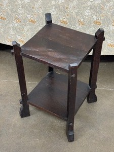 lot 292 image: Vintage Arts and Crafts Style Two Tiered Shelf