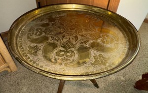 lot 6 image: Round Brass Tray Table with Base