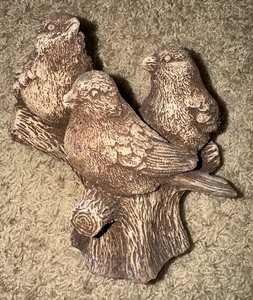 lot 17 image: Ceramic Bird Statue