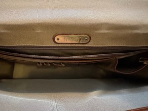 lot 34 image: Vintage Womens Leather Handbag