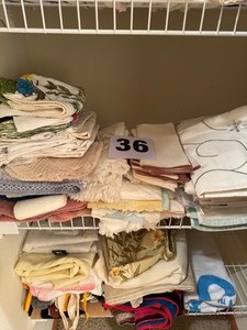 lot 36 image: Mixed Lot of Linens