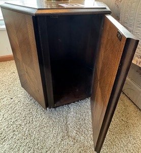 lot 91 image: Octagon End Table with Storage