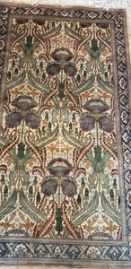 lot 98 image: Beautiful Floor Rug
