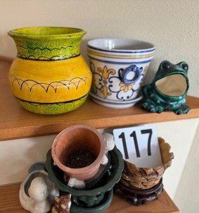 lot 117 image: Mixed Lot of Flower Pots