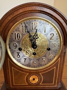 lot 123 image: Beautiful Sligh Mantel Clock Model 0519-1-CM