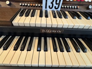 lot 139 image: Baldwin Organ