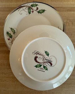 lot 149 image: Set of Lenox Holiday Nouveau Plates