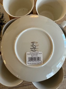 lot 158 image: Lenox Winter Greetings Dish Set
