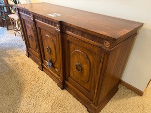 lot 175 image: Beautiful Dining Room Buffet