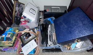 lot 207 image: Large Mixed Lot of Office Items