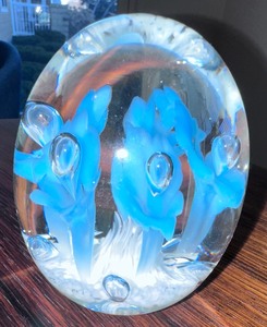 lot 235 image: Joe Rice Paperweight