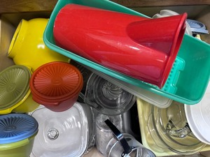 lot 259 image: Mixed Lot of Kitchen Items