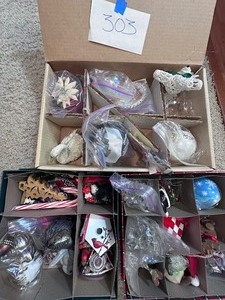 lot 303 image: Mixed Lot of Christmas Items