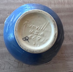 lot 307 image: Roseville Pottery Planter