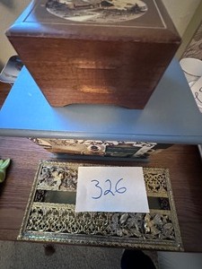lot 326 image: Mixed Lot of Household Items