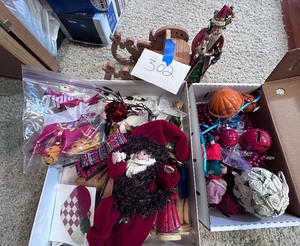 lot 302 image: Mixed Lot of Christmas Items
