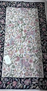 lot 362 image: Beautiful Floor Rug