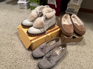 lot 390 image: Mixed Lot of Womens Shoes