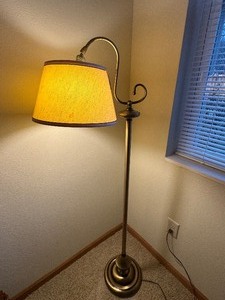 lot 400 image: Floor Lamp