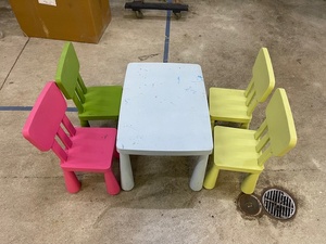 Kids Table & 4 Chairs