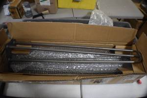 lot 4 image: Table Legs