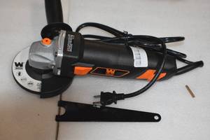 lot 40 image: Angle Grinder