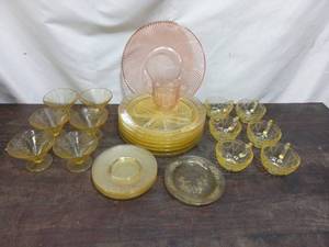 lot 38 image: Collection of Depression Era Dining Set