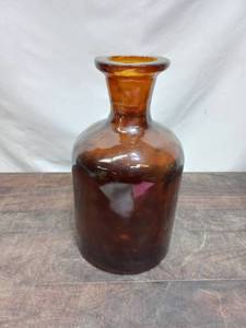 lot 39 image: Large Amber Apothecary Bottle