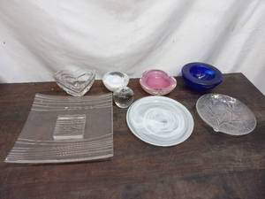 lot 46 image: Collection of Glass Dcor