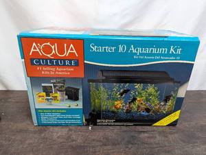 lot 17 image: Aqua Culture 10-Gallon Starter 10 Aquarium Kit