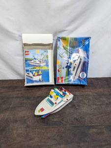 lot 19 image: LEGO System Cabin Cruiser